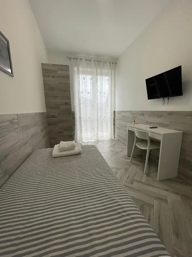 Holiday Rooms Rho Penzion