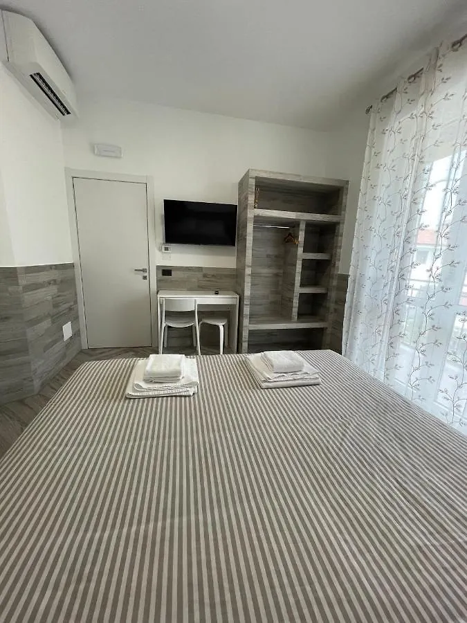 Holiday Rooms Rho 0*,  Italy