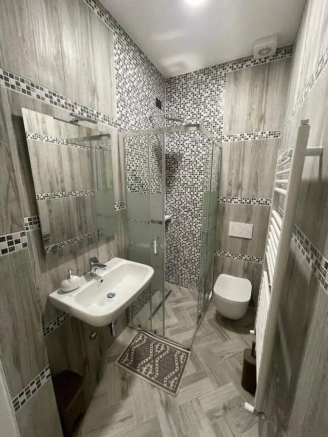 Holiday Rooms Rho 0*,